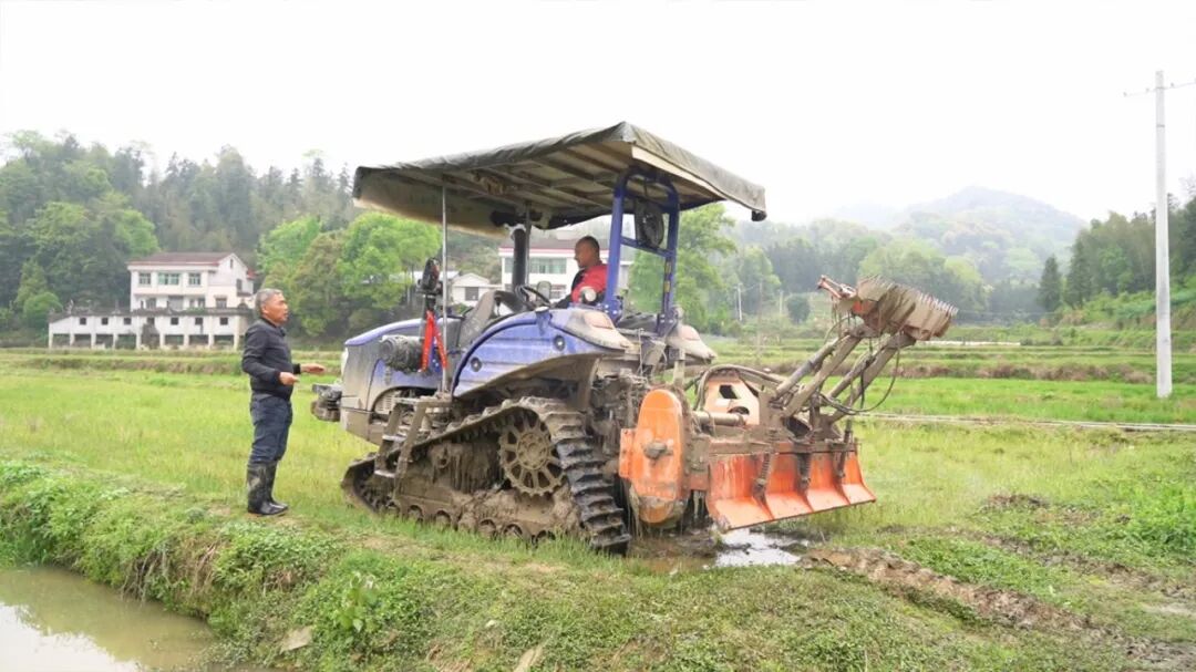 春耕看“新” | 跟著雷沃履帶拖，遇見丘陵水田規(guī)模化種植新可能