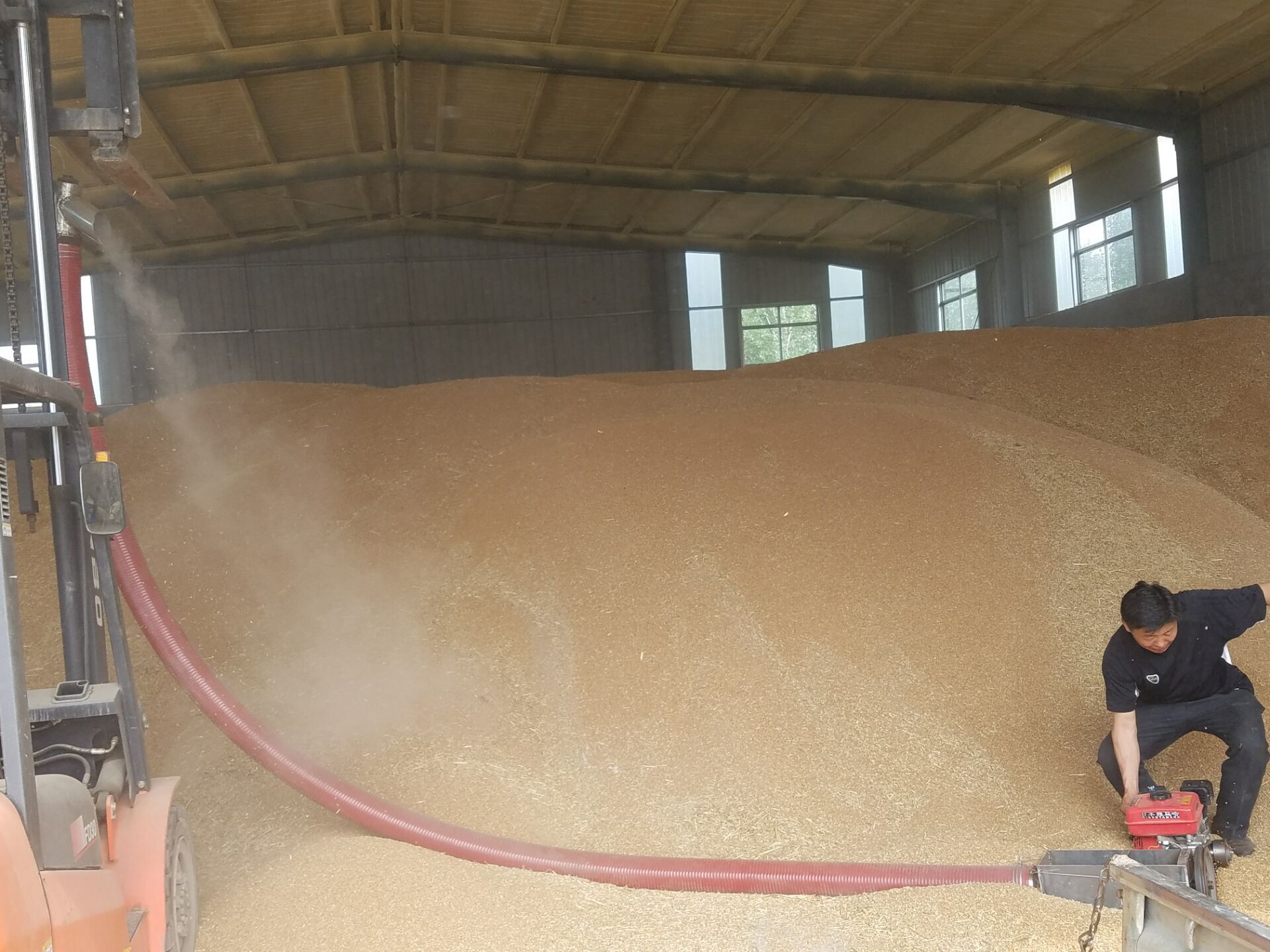 PE材质吸粮机 大米装车吸粮机 高效率汽油吸粮机