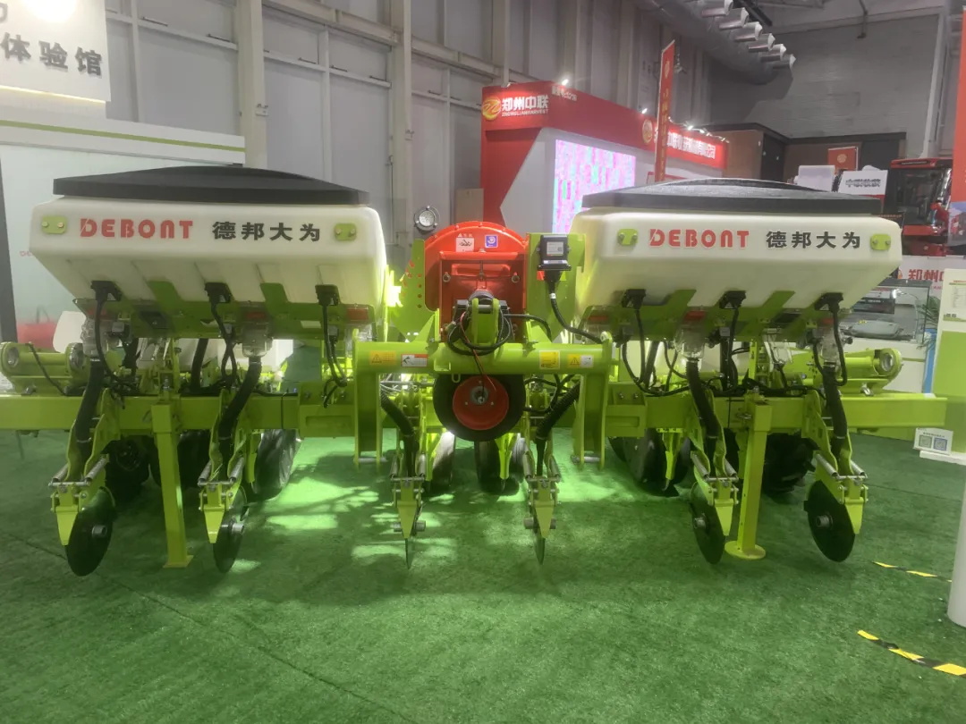 威海开展小麦抗湿播种现场演示暨小麦播种对比试验