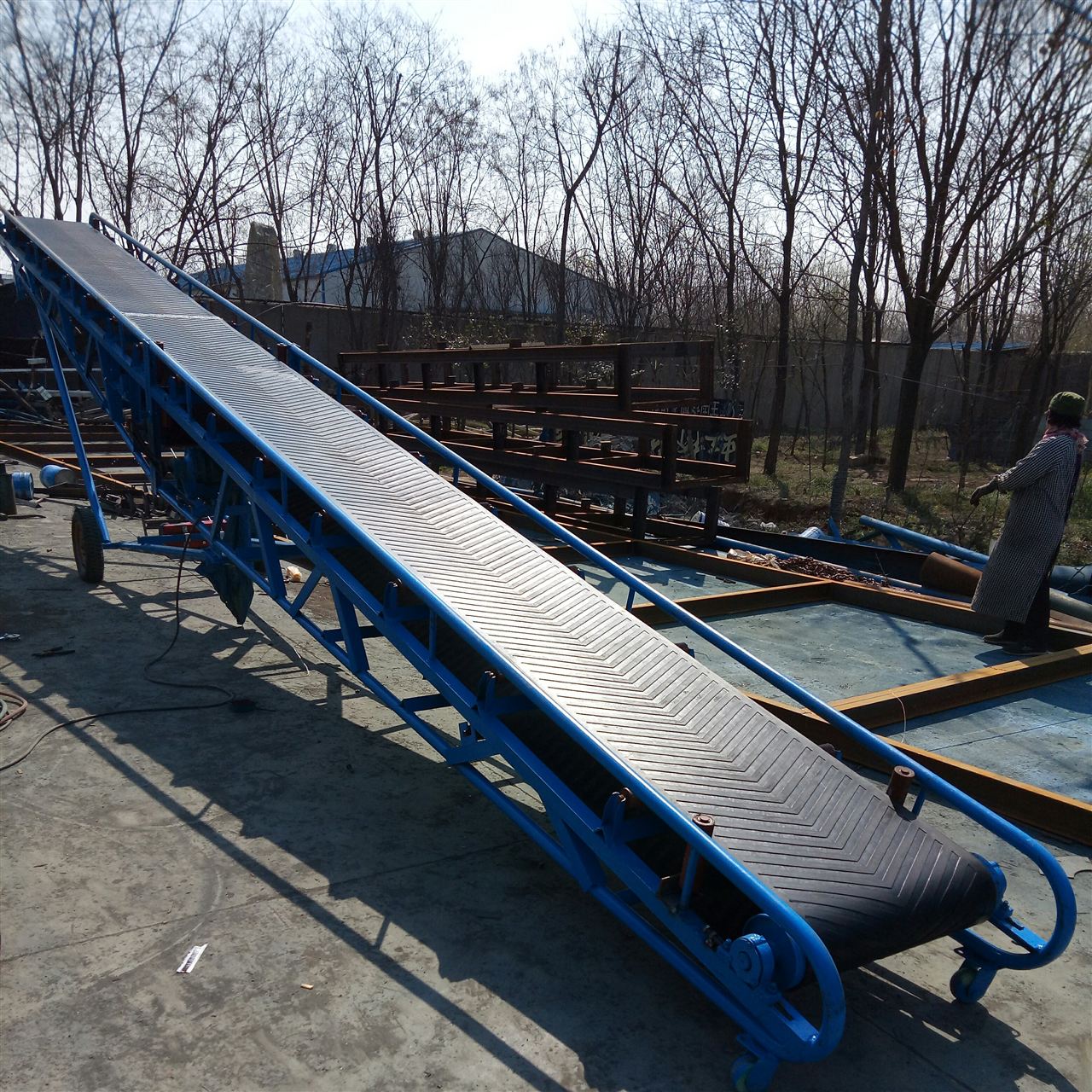 大角度防滑皮带输送机 装卸车专用输送机